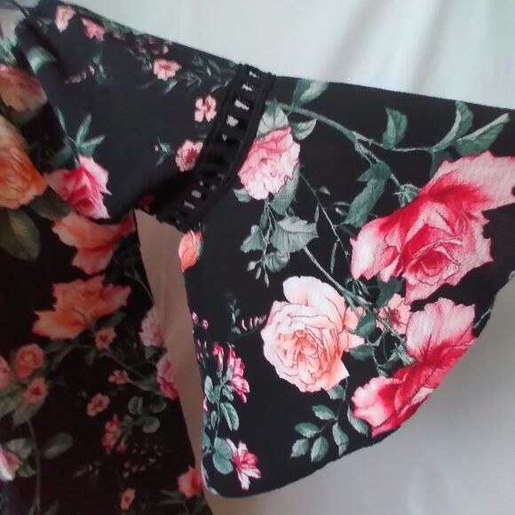 +10 Twenty-Second 22nd black and pink floral blouse - Picture 4 of 9